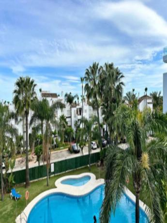 Ático en venta en  Calle del Remo, Estepona photo 1