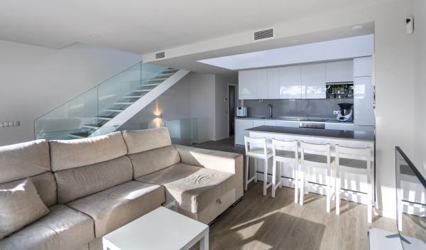Detached villa for sale in Calle Islas Bermudas, 30, Estepona photo 1