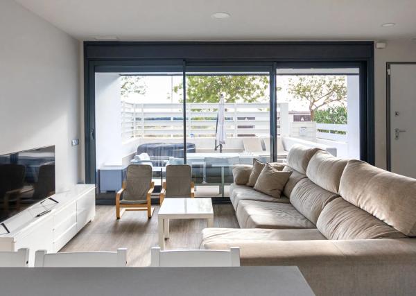 Detached villa for sale in Calle Islas Bermudas, 30, Estepona thumbnail 1