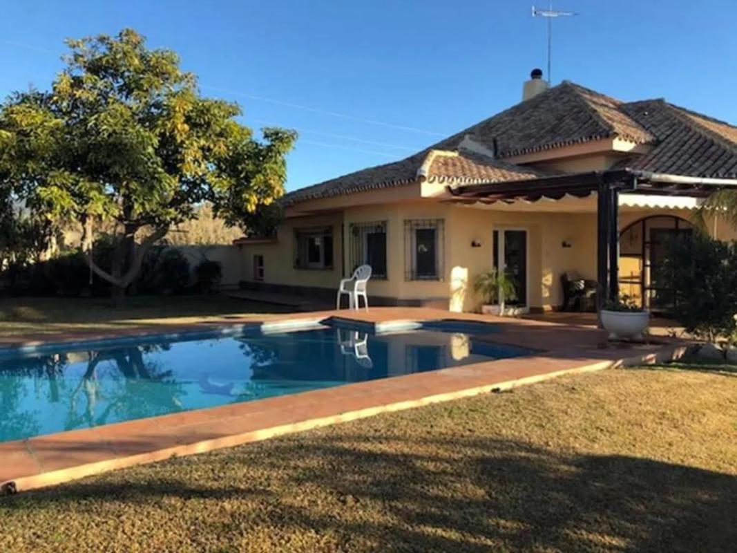Venta de chalet independiente en Barrio Las Lomas, Estepona
photo 1