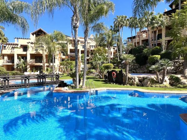 Apartment for sale in  Barrio Paraiso-Barronal, Estepona photo 2