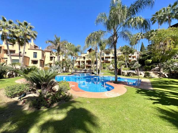 Apartment for sale in  Barrio Paraiso-Barronal, Estepona photo 3