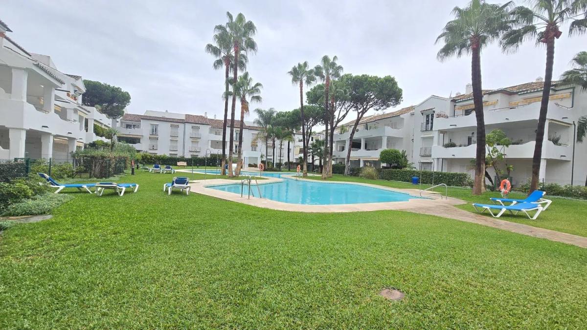 Sprzedaż mieszkania w Calle del Escudo, Estepona
photo 1
