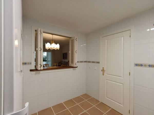 Piso en venta en Calle del Escudo, Estepona thumbnail 2
