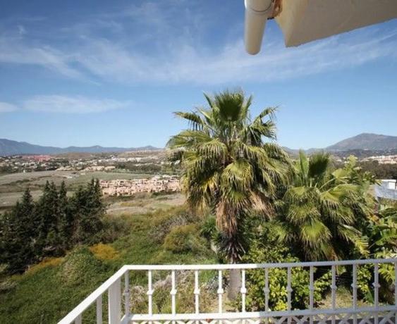 Detached villa for sale in Barrio Nueva Atalaya, Estepona photo 1