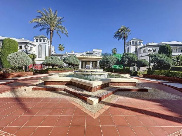 Piso en venta en  Barrio El Velerín, Estepona photo 4