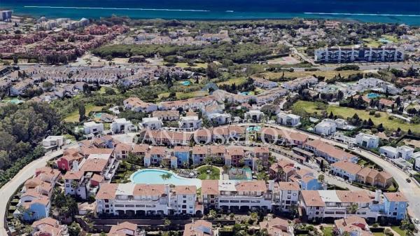 Detached villa for sale in Barrio Paraiso-Barronal, Estepona photo 1