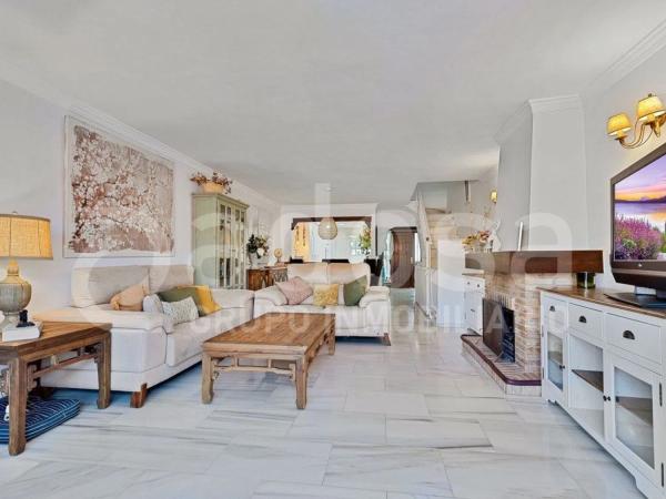 Detached villa for sale in Barrio Nueva Atalaya, Estepona photo 1