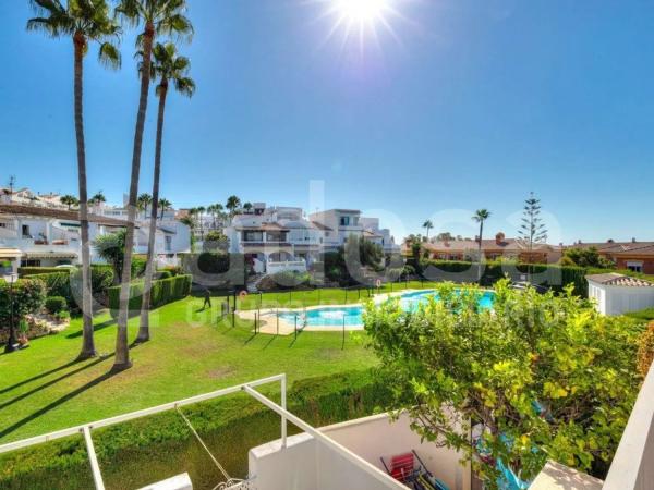 Detached villa for sale in Barrio Nueva Atalaya, Estepona thumbnail 1