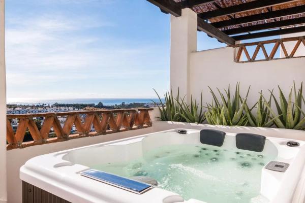Penthouse na sprzedaż w  Avenida de la Resina, Estepona photo 1
