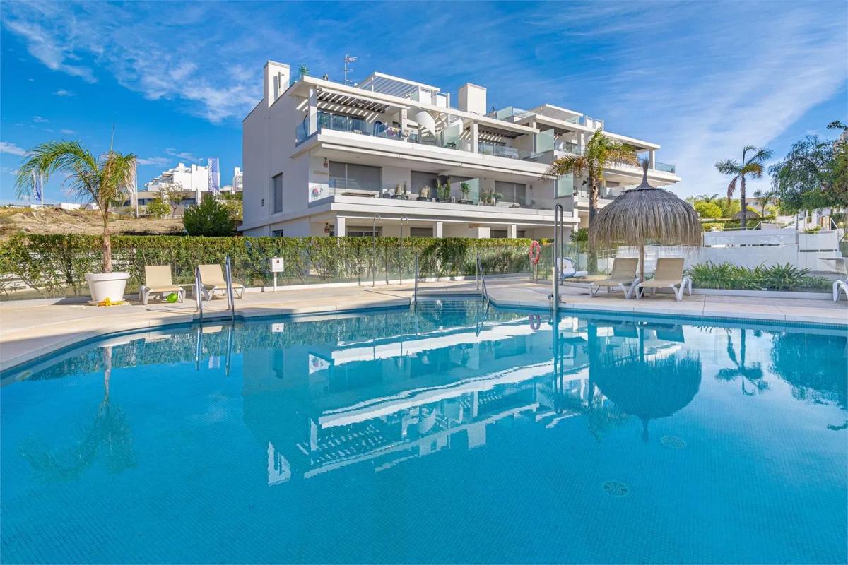Sale of apartment in Calle Islas Bermudas, 6, Estepona
photo 1