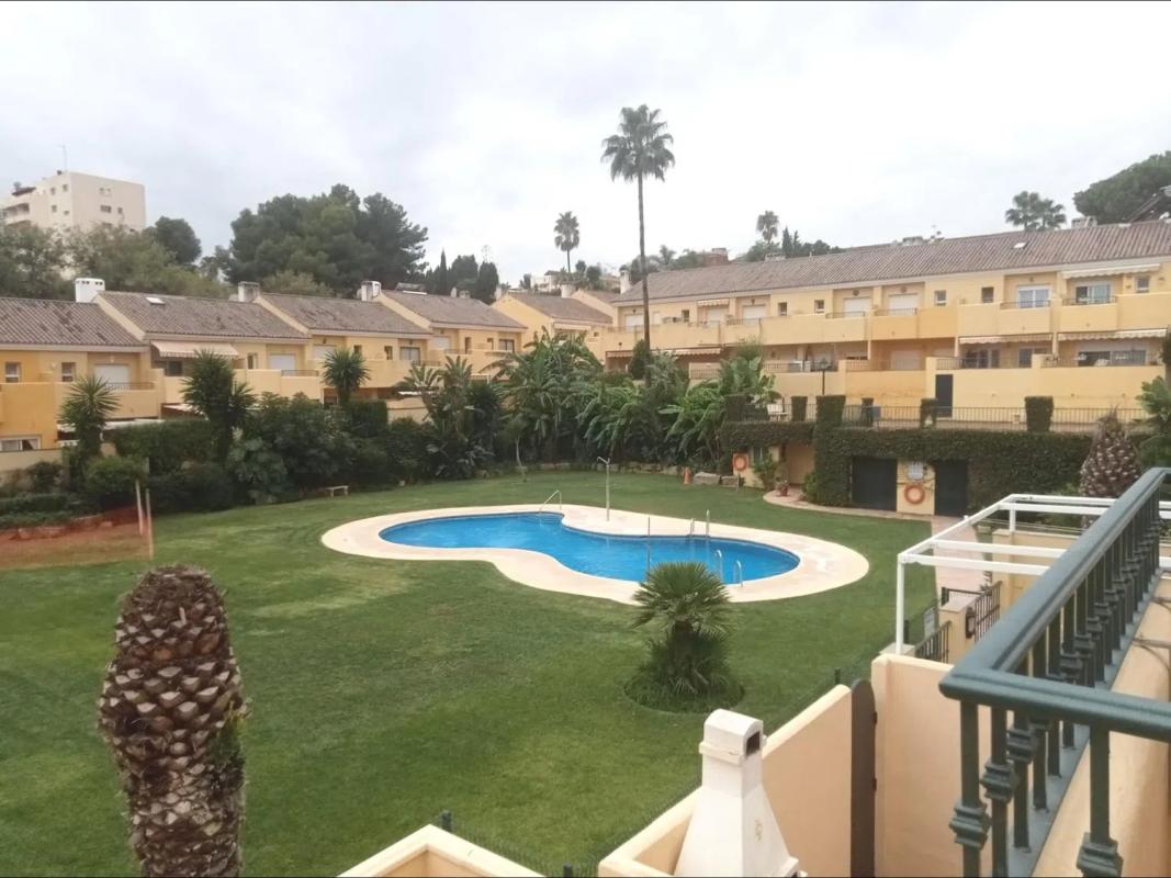 Продажа отдельного шале в Barrio Las Lomas, Эстепона photo 1