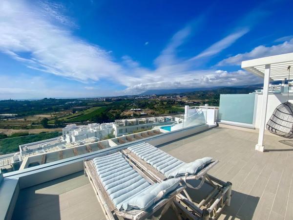 Ático en venta en Camino Loma de Retamar, 4, Estepona photo 1