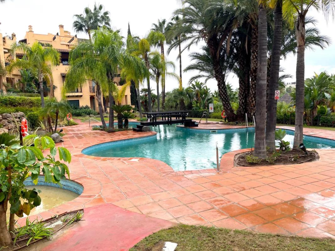 Sale of apartment in Camino de Cortes, Estepona
photo 1