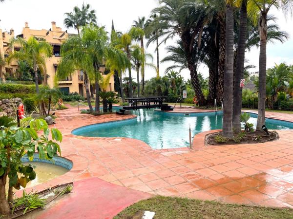 Apartment for sale in  Camino de Cortes, Estepona photo 1