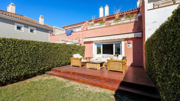 Detached villa for sale in Calle Alqueria, 1, Estepona photo 1