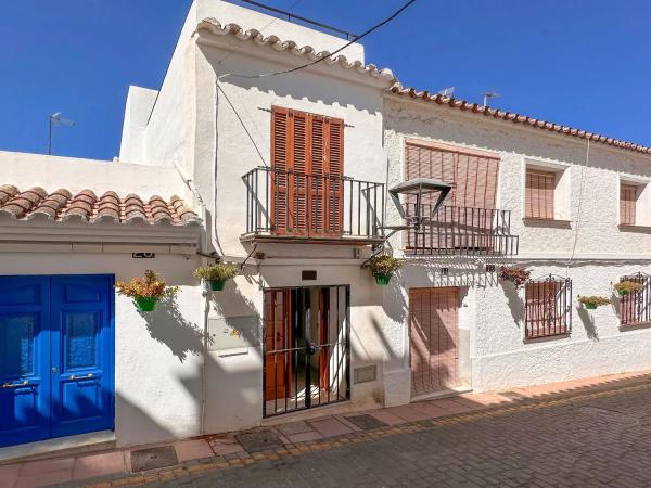 Detached villa for sale in Barrio Centro, Estepona photo 1