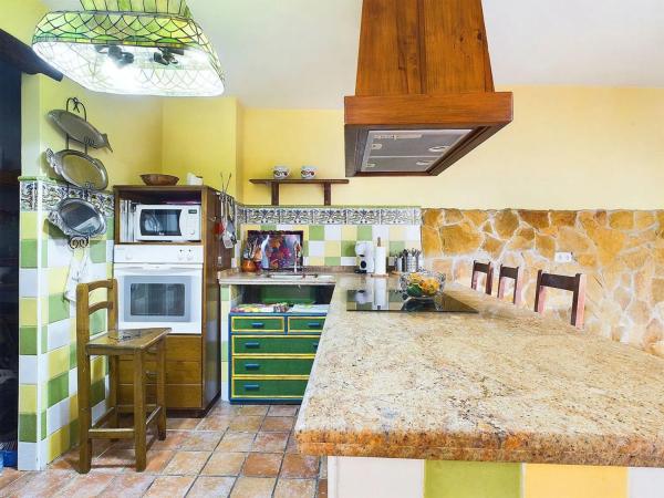 Detached villa for sale in  Calle Azucena, Estepona photo 1