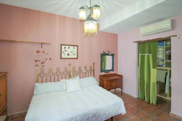 Detached villa for sale in  Calle Azucena, Estepona photo 3