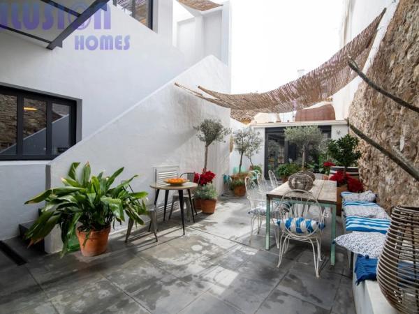 Detached villa for sale in Barrio Centro, Estepona photo 1