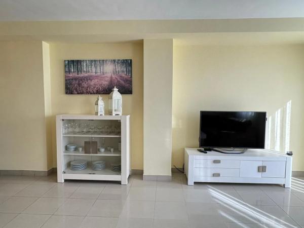 Detached villa for sale in Calle QUINTANA, Estepona thumbnail 2