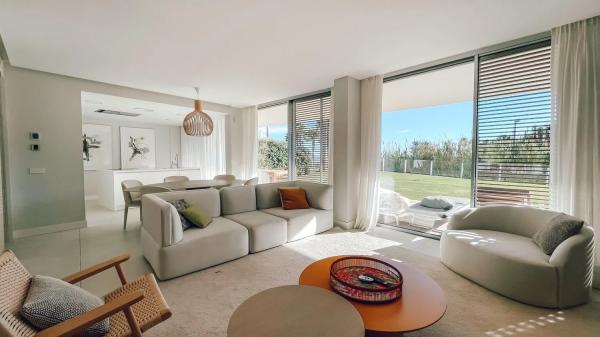 Piso en venta en  Calle Costa Tropicana, Estepona photo 1