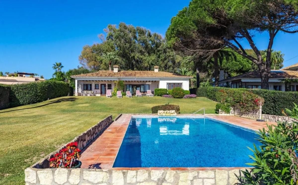 Sale of independent chalet in Calle Ganges, Estepona
 photo 2