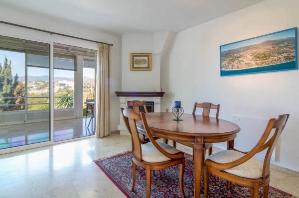 Detached villa for sale in  Barrio Paraiso-Barronal, Estepona photo 4
