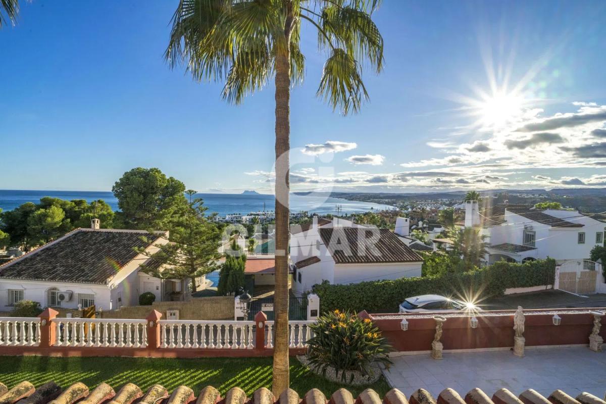 Sale of independent chalet in Calle del Viñedo, Estepona
photo 1