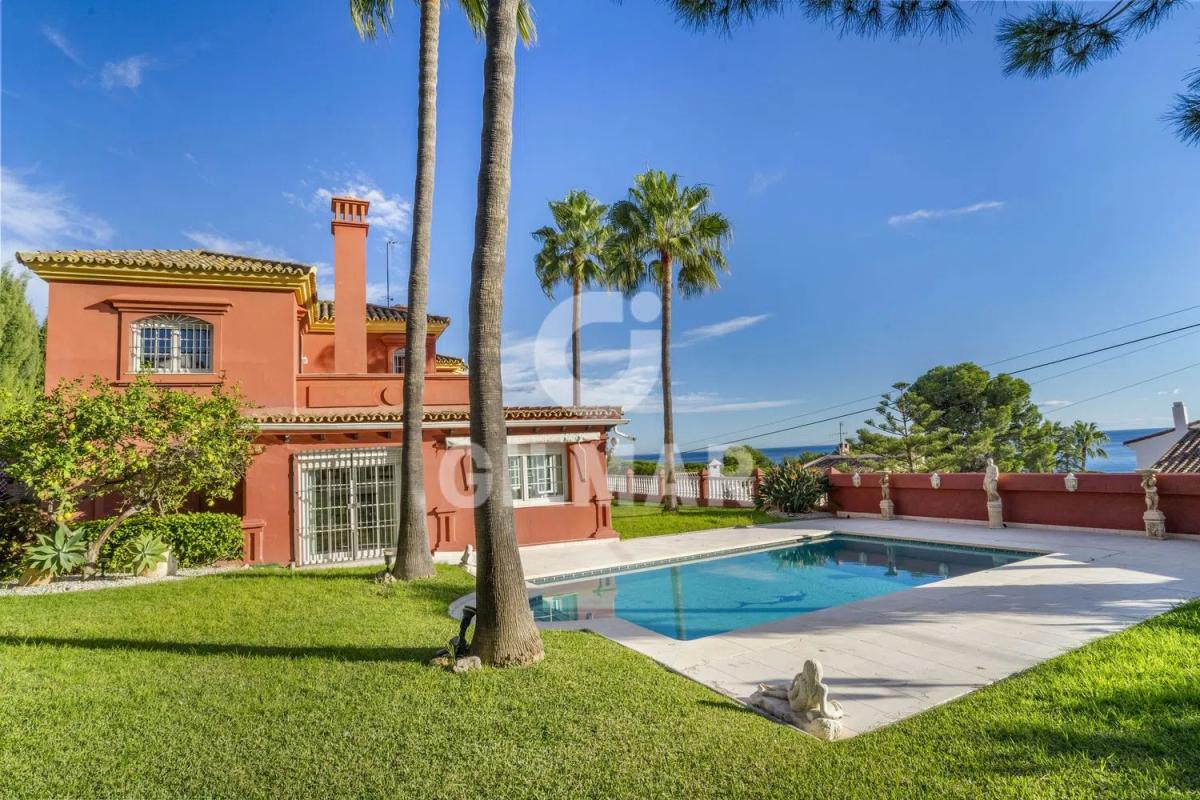 Sale of independent chalet in Calle del Viñedo, Estepona
photo 2
