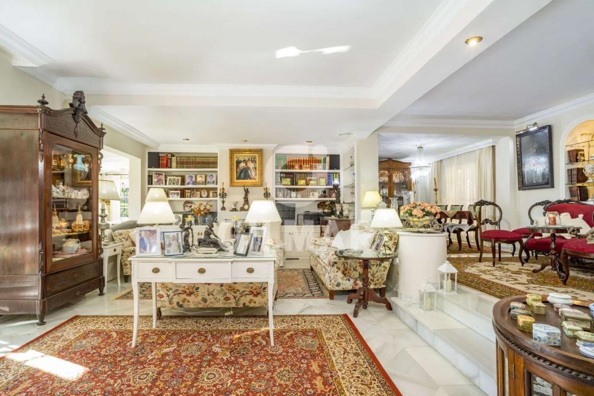 Sale of independent chalet in Calle del Viñedo, Estepona
photo 4