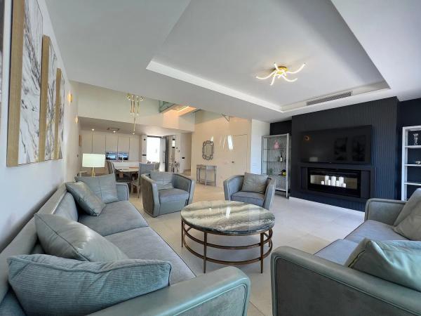 Detached villa for sale in  Urbanizacion Playa de Guadalobon, 1 V, Estepona photo 3