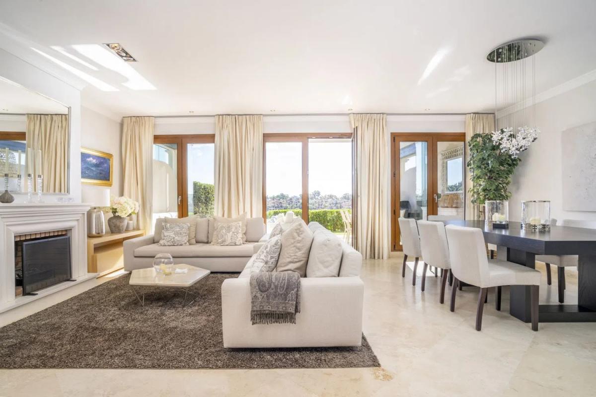 Sale of independent chalet in Barrio Paraiso-Barronal, Estepona
photo 1