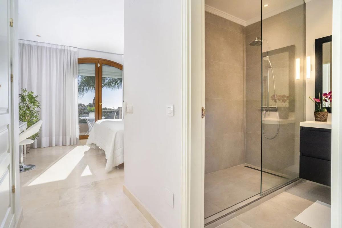 Sale of independent chalet in Barrio Paraiso-Barronal, Estepona
photo 5