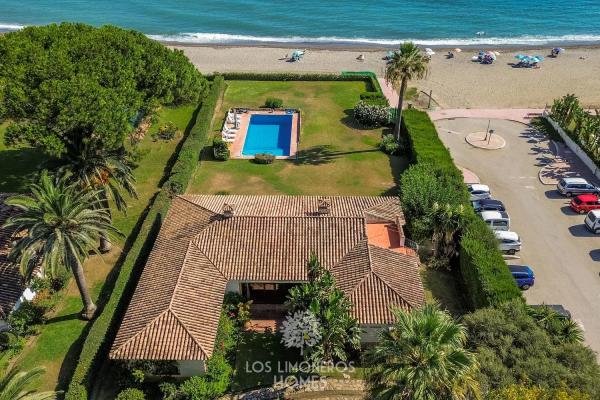 Detached villa for sale in Calle Ganges, Estepona photo 1