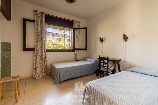 Detached villa for sale in  Calle Ganges, Estepona photo 4