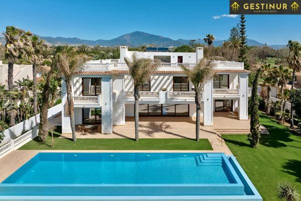 Detached villa for sale in Calle Murcia, 53, Estepona thumbnail 1
