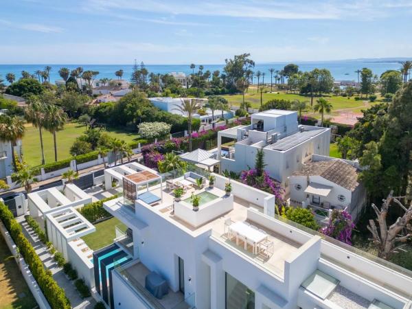 Detached villa for sale in  Barrio Bel-Air, Estepona photo 4
