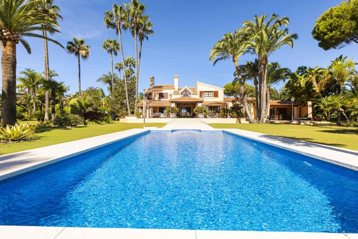 Venta de chalet independiente en Barrio Las Lomas, Estepona
photo 1