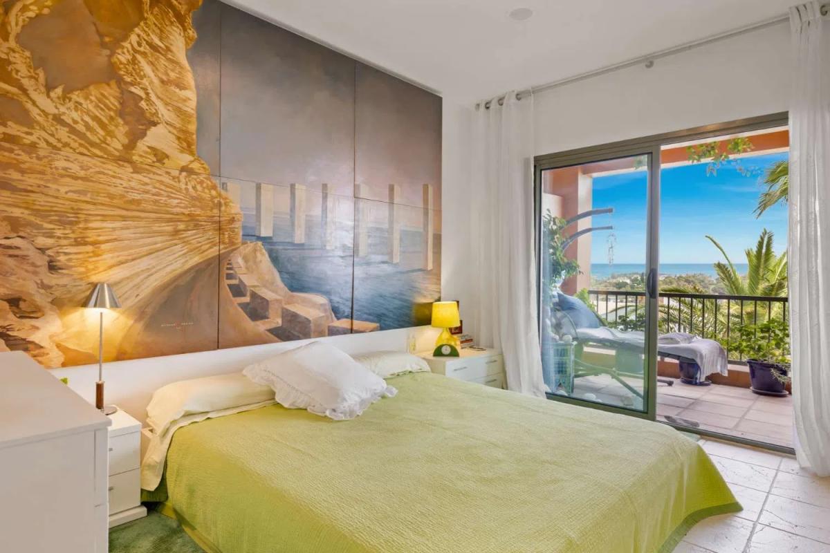 Sale of apartment in Barrio Benatalaya, Estepona
photo 1