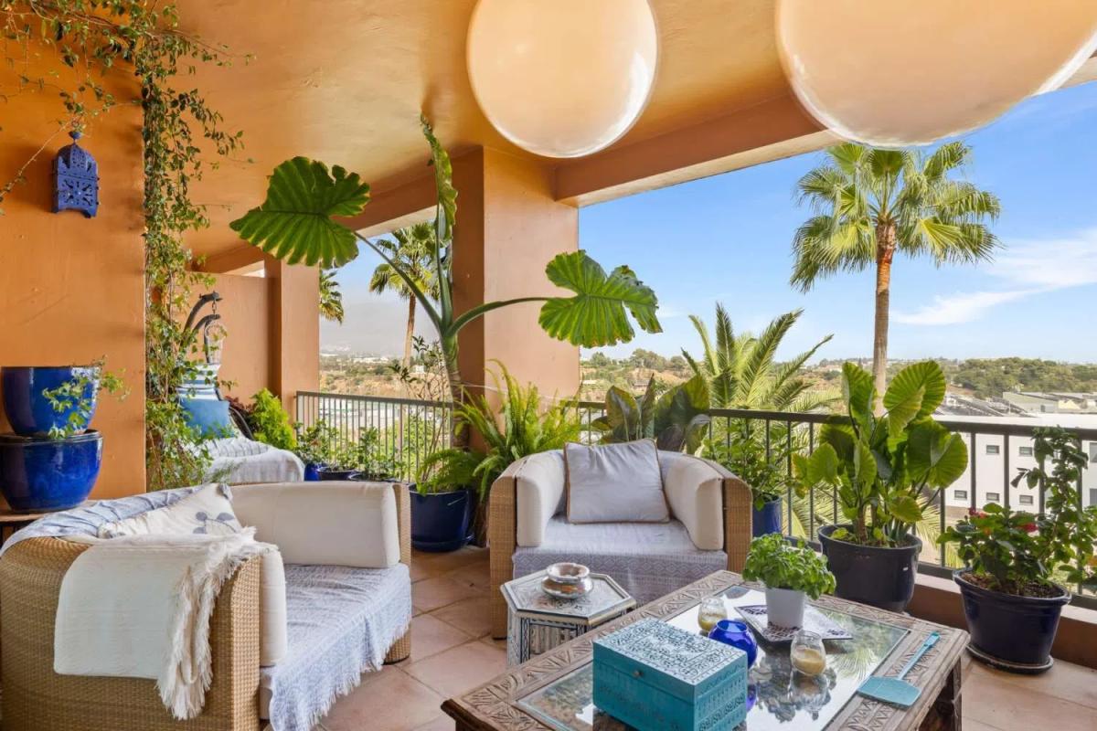 Sale of apartment in Barrio Benatalaya, Estepona
photo 2