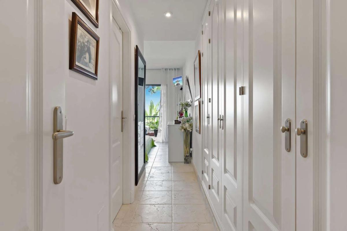 Sale of apartment in Barrio Benatalaya, Estepona
photo 3