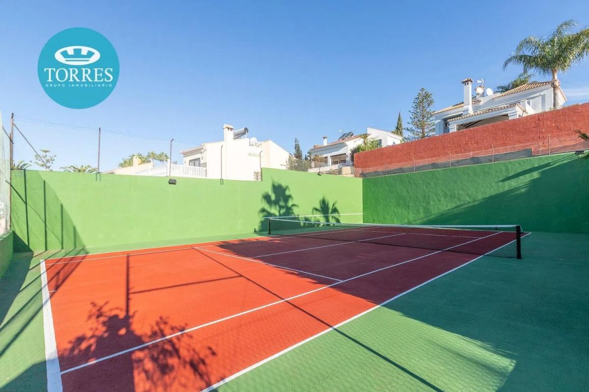 Sale of independent chalet in Calle del Viñedo, Estepona
photo 2
