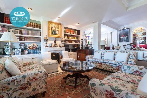 Detached villa for sale in Calle del Viñedo, Estepona thumbnail 2