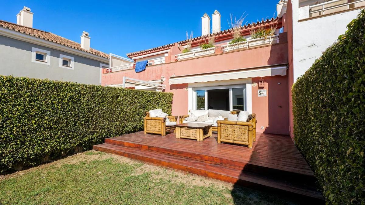 Sprzedaż niezależnego domku jednorodzinnego w Calle QUINTANA, Estepona photo 1