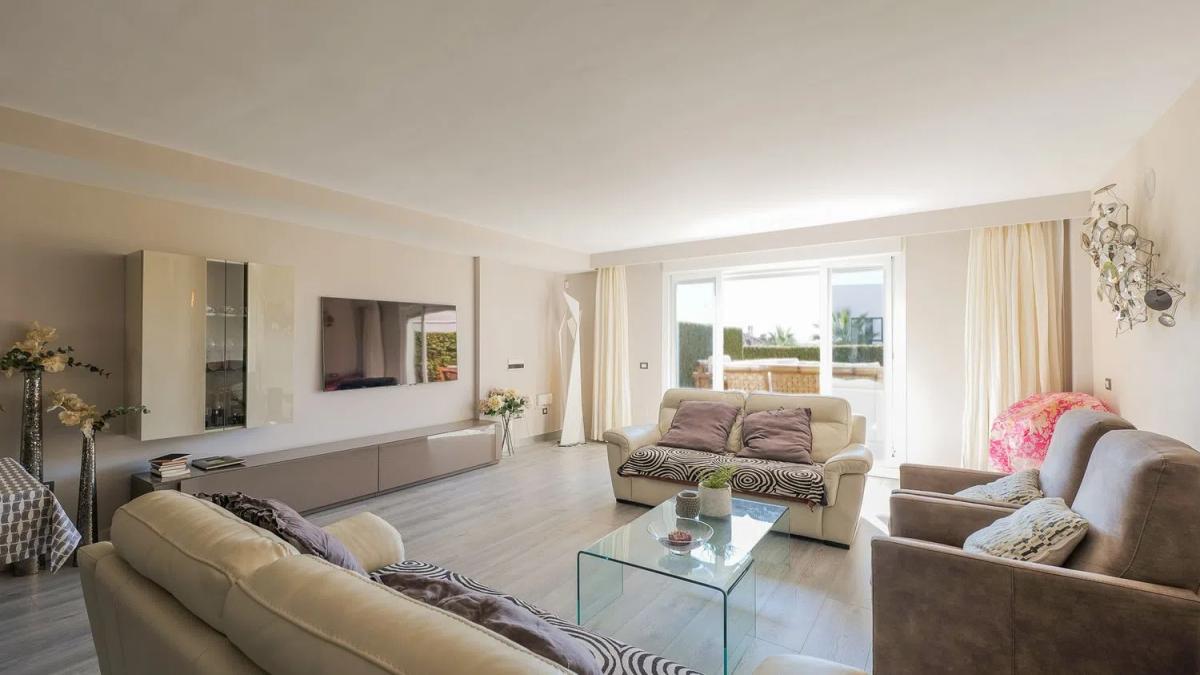 Sprzedaż niezależnego domku jednorodzinnego w Calle QUINTANA, Estepona photo 2