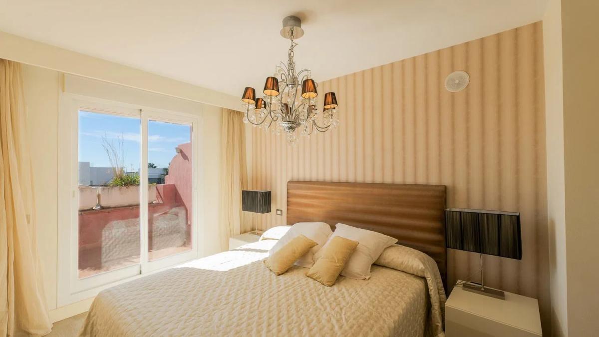 Sprzedaż niezależnego domku jednorodzinnego w Calle QUINTANA, Estepona photo 5