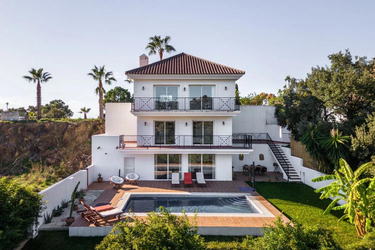 Продажа отдельного шале в Altos de Estepona, Эстепона photo 1