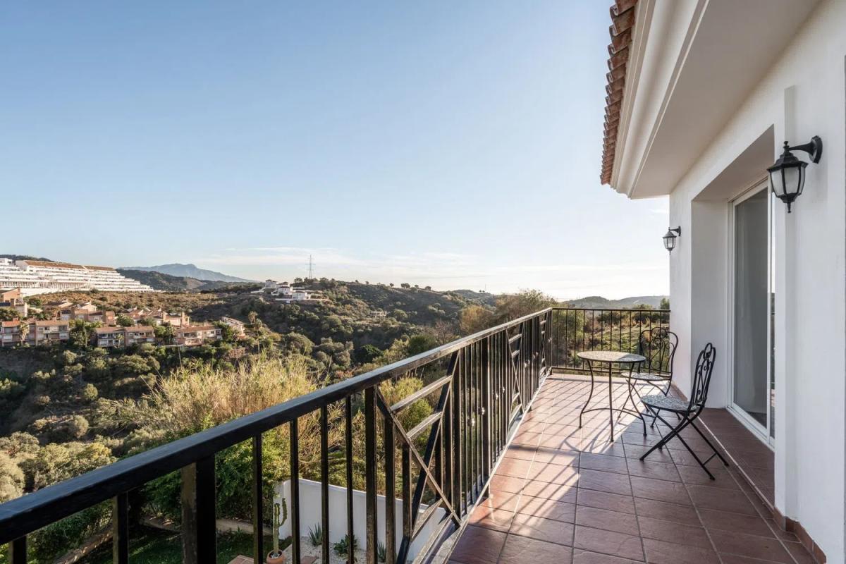 Продажа отдельного шале в Altos de Estepona, Эстепона photo 4