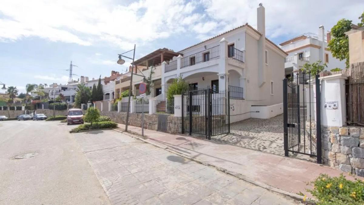 Venta de chalet independiente en Urb. Dos Hermanas II, Estepona
 photo 2